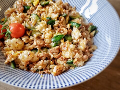 きゅうりのカクテキのビビンバ風炒飯♪